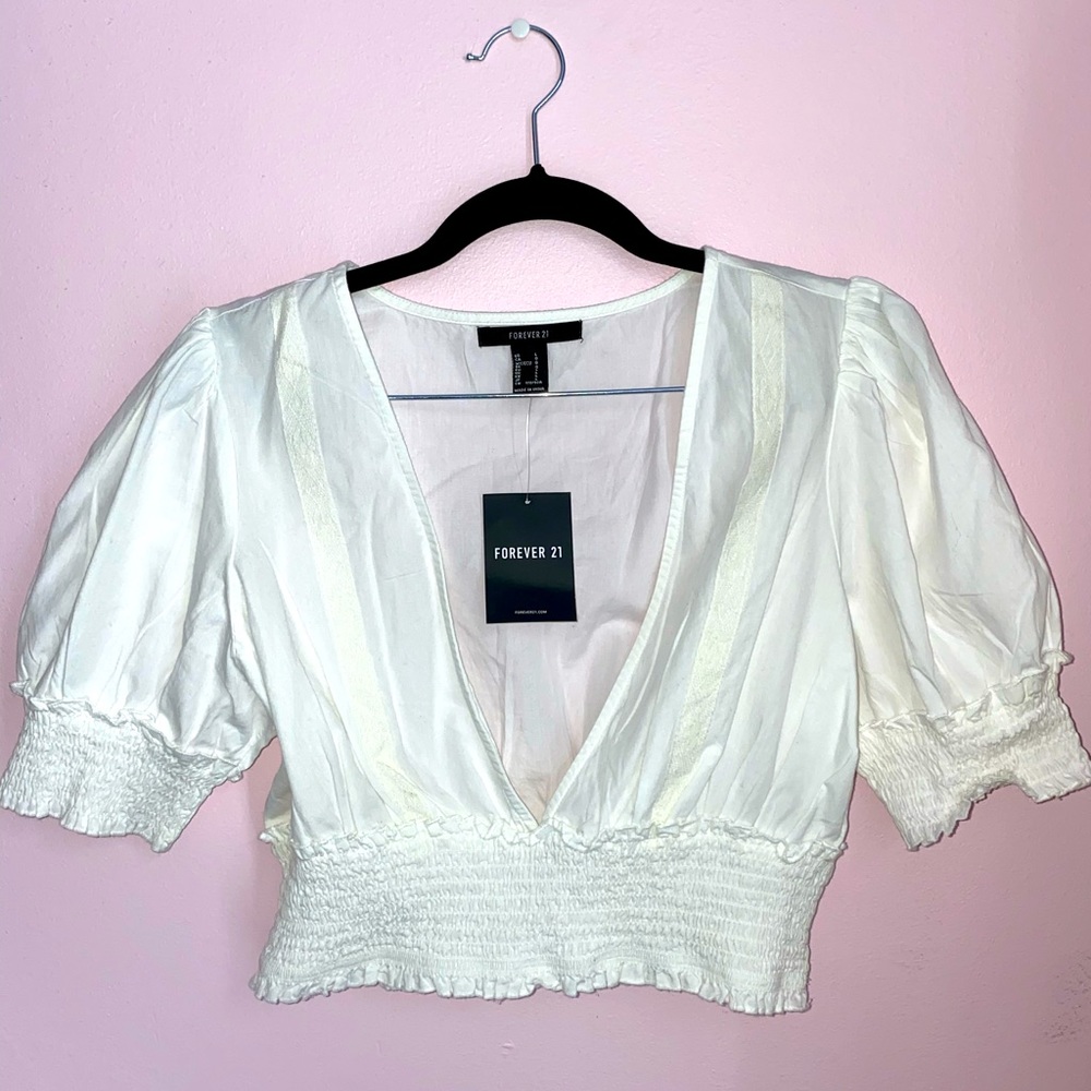 White cropped blouse from Forever 21. Size: Large
